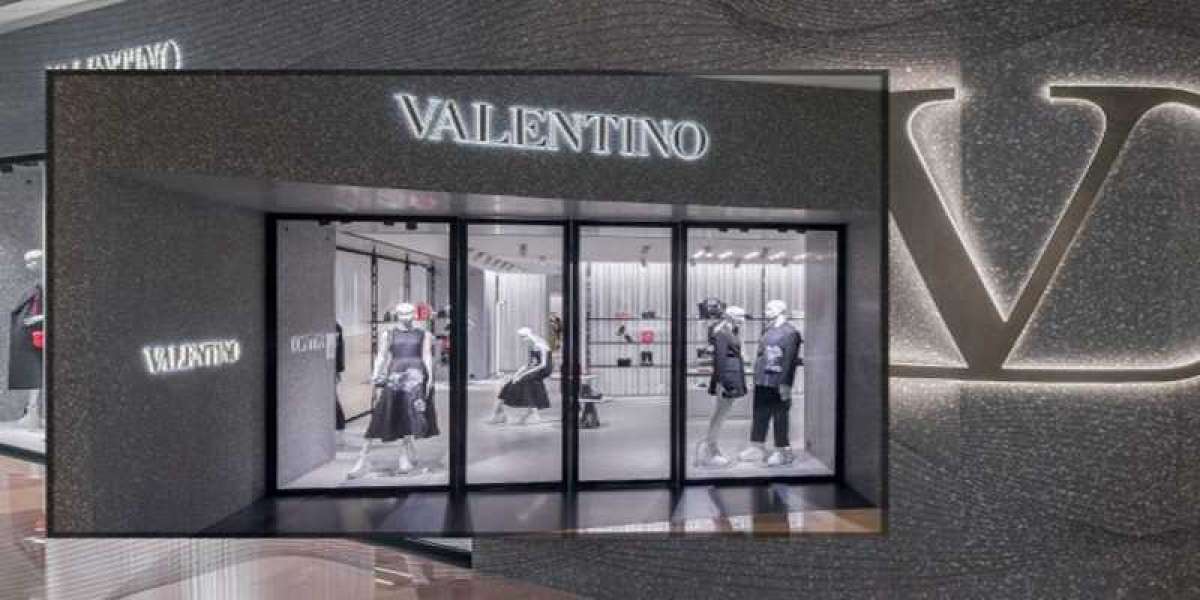 Valentino Sale color chosen according to the individual